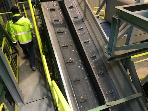 Part-separated glass on conveyor belt